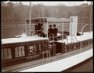 Uitzicht op het jacht Coronet van de New York Yacht, Launch und Engine Co. op de Harlem River, New York, 1905 door Byron Company